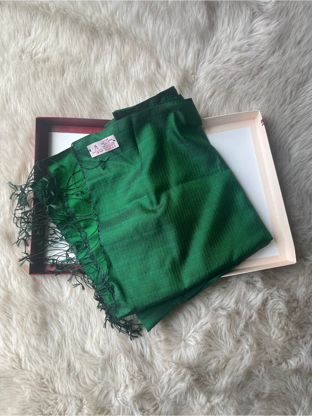 100% Silk Made by Salakta Harir Green Fringe Scarf Wrap NIB